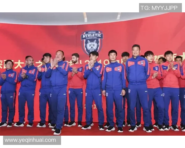 西安足球队的节奏揭秘:激情与梦想交织的绿茵传奇 西安足球队的节奏揭秘:激情与梦想交织的绿茵传奇