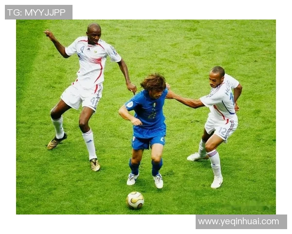 揭秘足球明星签字背后的故事与传奇人物是谁 揭秘足球明星签字背后的故事与传奇人物是谁